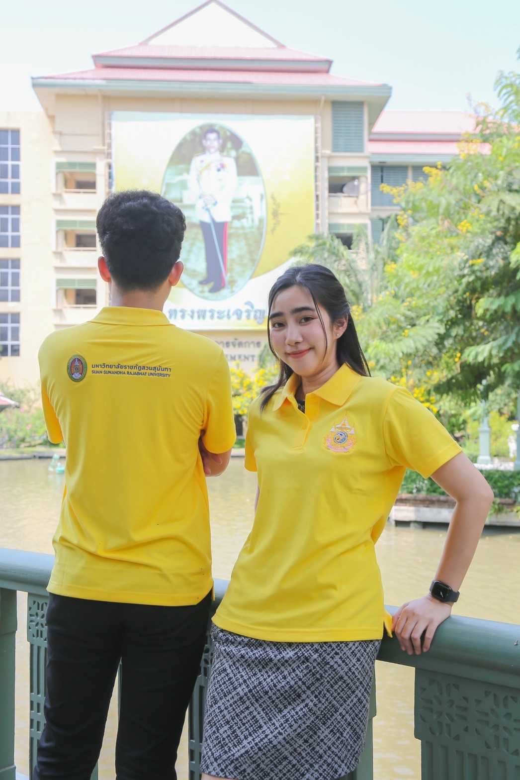 เสื้อโปโลสีเหลืองจันทร์ SSRU ปักตราสัญลักษณ์ 72 พรรษา