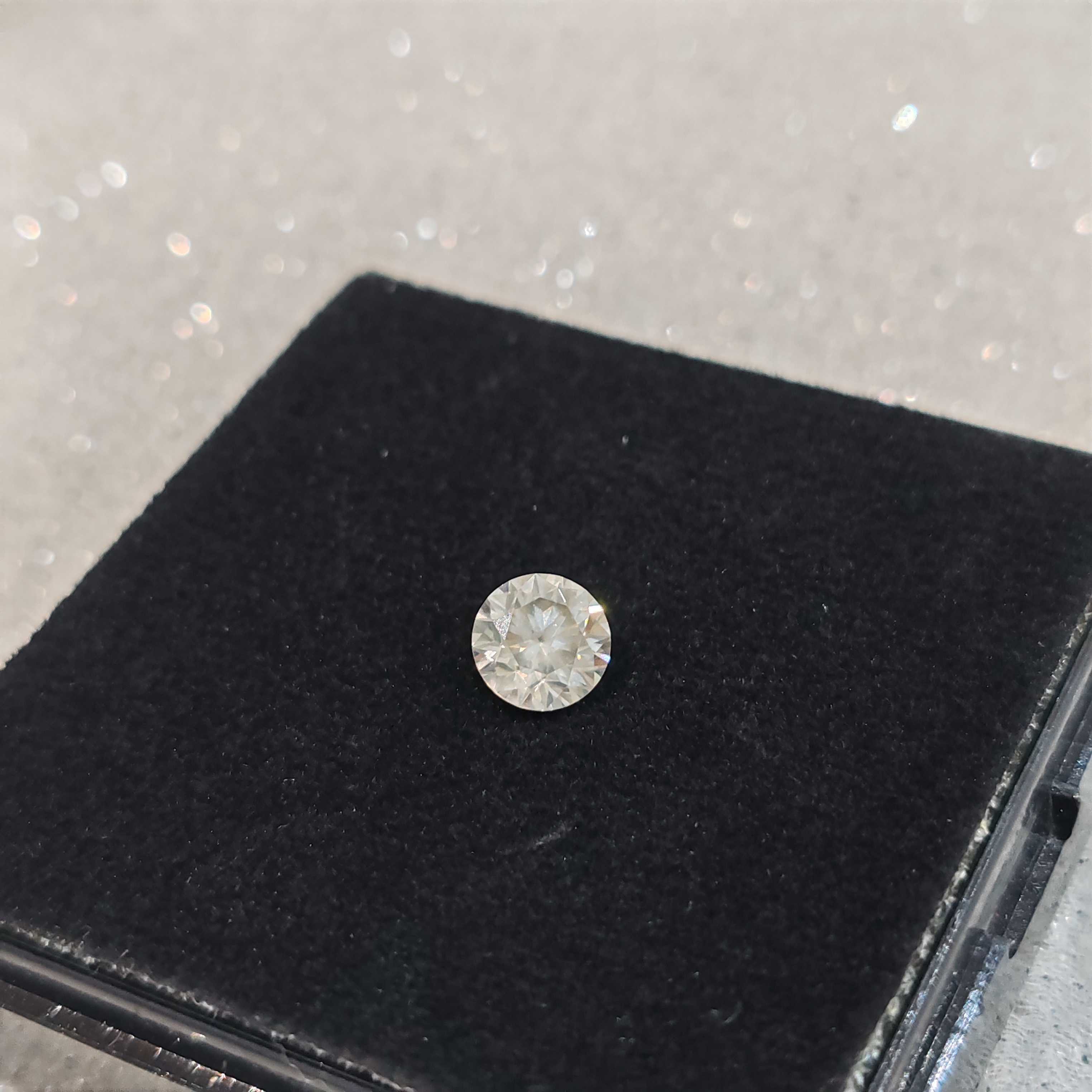 เพชรร่วง 1.02ct
