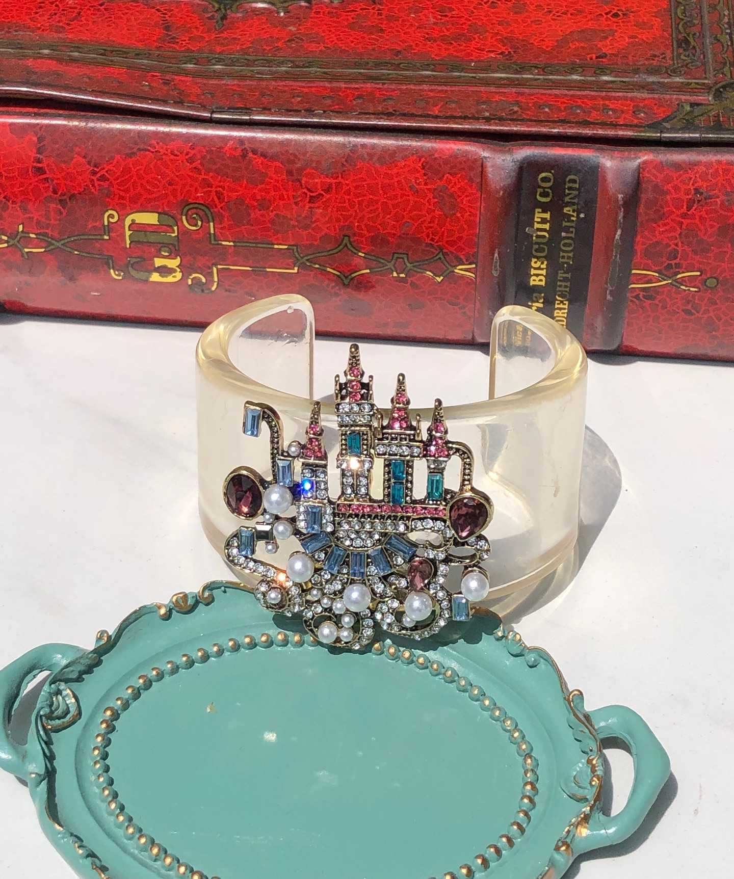 Remarkable Fairytale Castle  Acrylic Cuff 🏰🤩✨ กำไลข้อมือปราสาทสุดอลังสวยเก๋ไม่ซ้ำใค