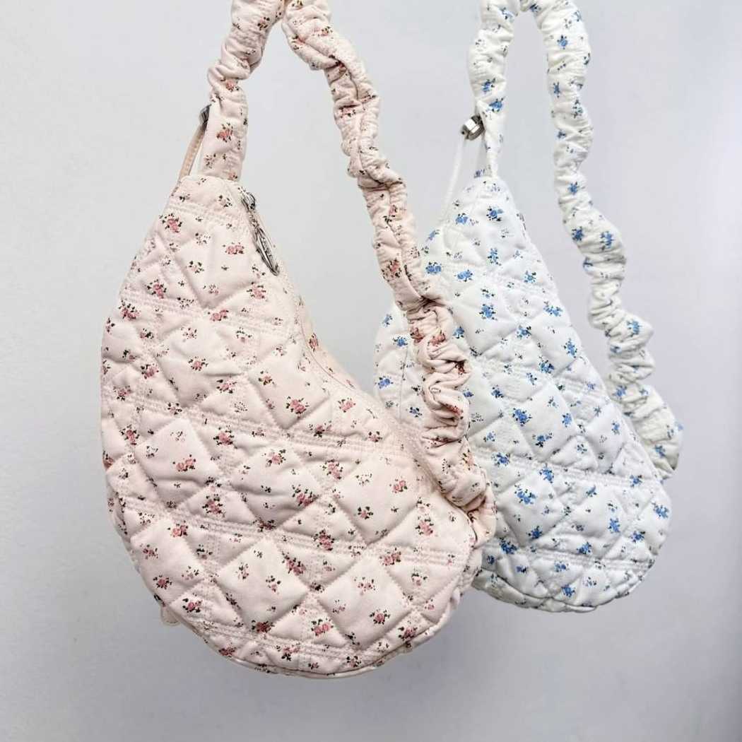 💥รุ่นใหม่💥 Carlyn COZY FLOWER  กระเป๋าสะพาย ลายดอกไม้ สีชมพู สีฟ้า ปรับสายได้