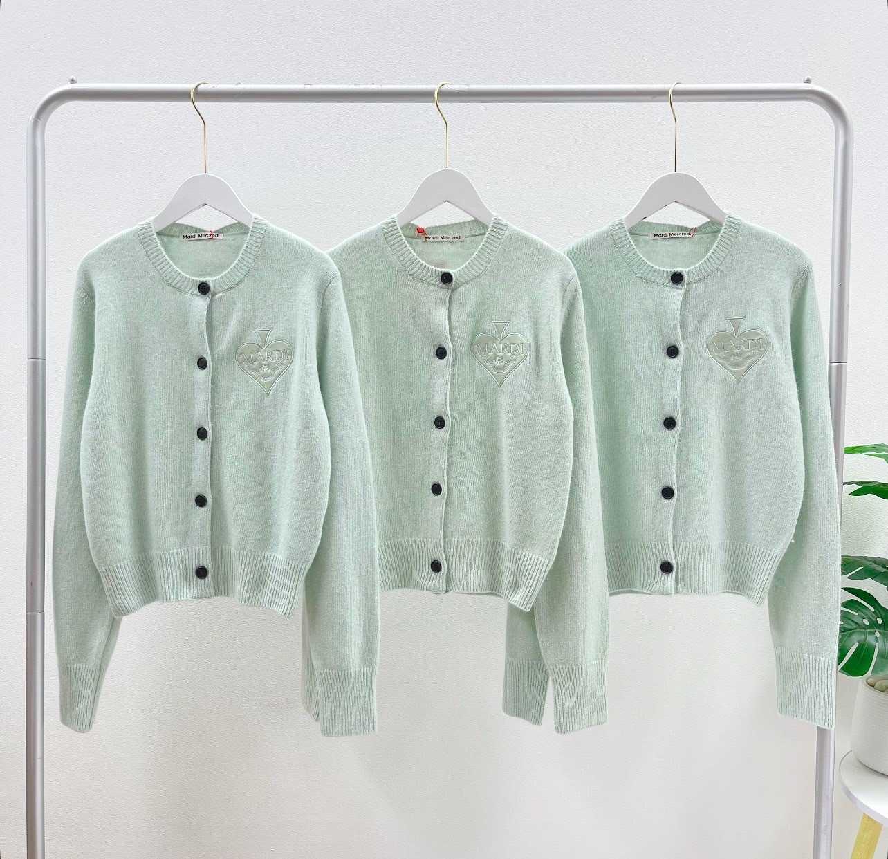 Mardi Raccoon Blended Round Neck Spade Cardigan (Babyblue)
