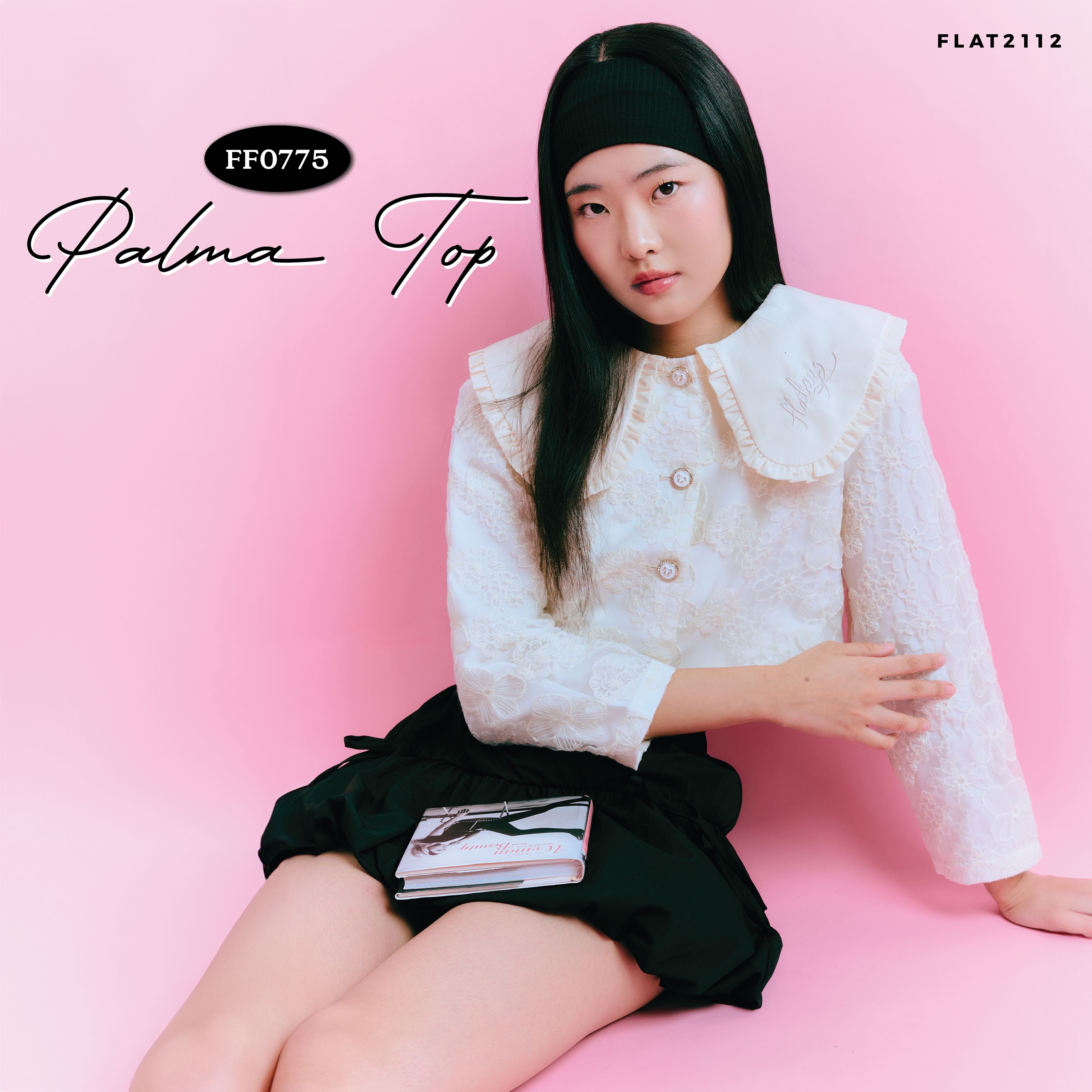 FLAT2112 FF0775 : PALMA TOP เสื้อครอปลายปักดอกไม้