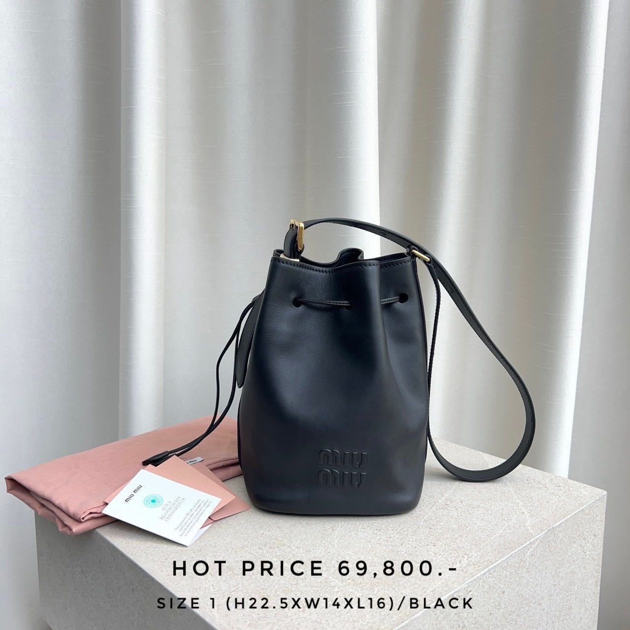 Miumiu Leather bucket bag -Black