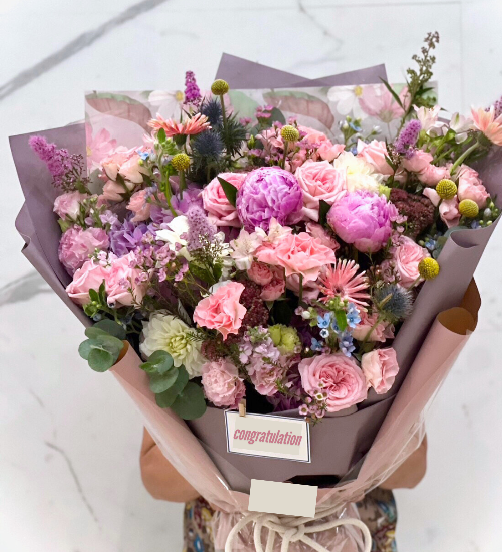 ช่อดอกไม้สด  Blooming Elegance 47