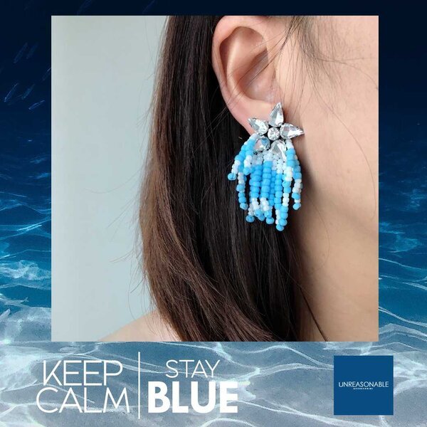ต่างหูคริสตัลทรงดาว สีน้ำเงิน น้ำหนักเบา UA0547-01 Unreasonable Accessories