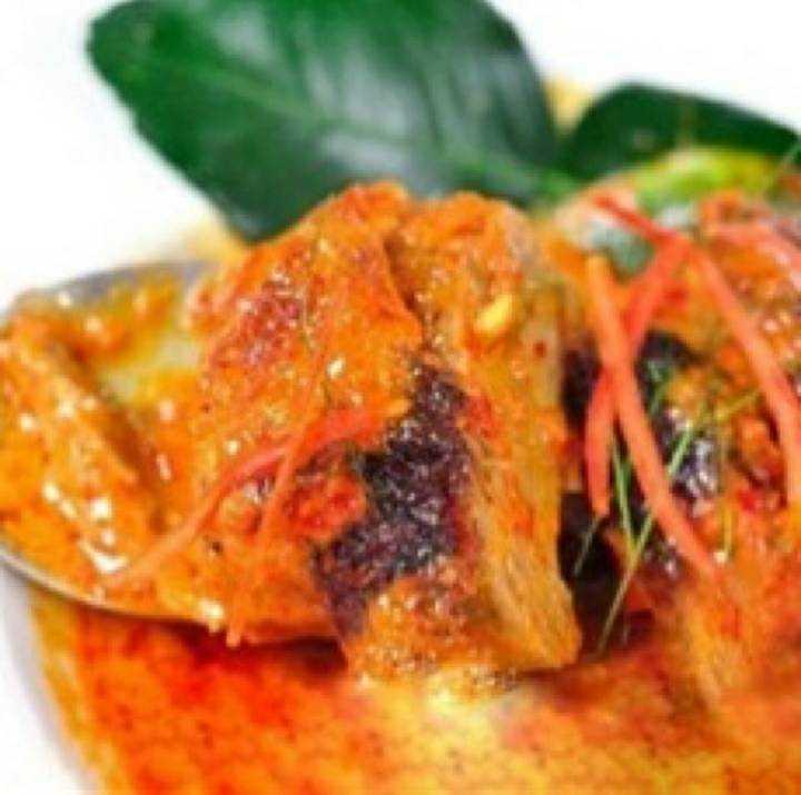พะแนงเป็ดย่าง  Mild Red Curry with Roasted Duck