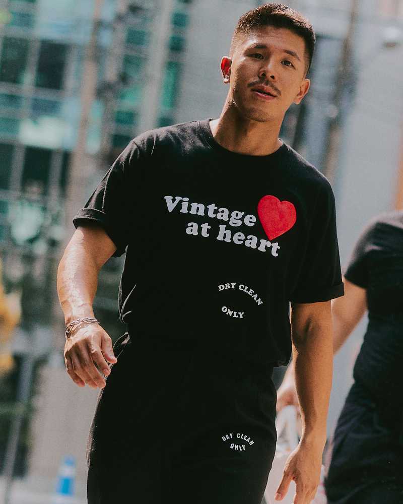 DCO VTG AT HEART TEE ( BLACK )