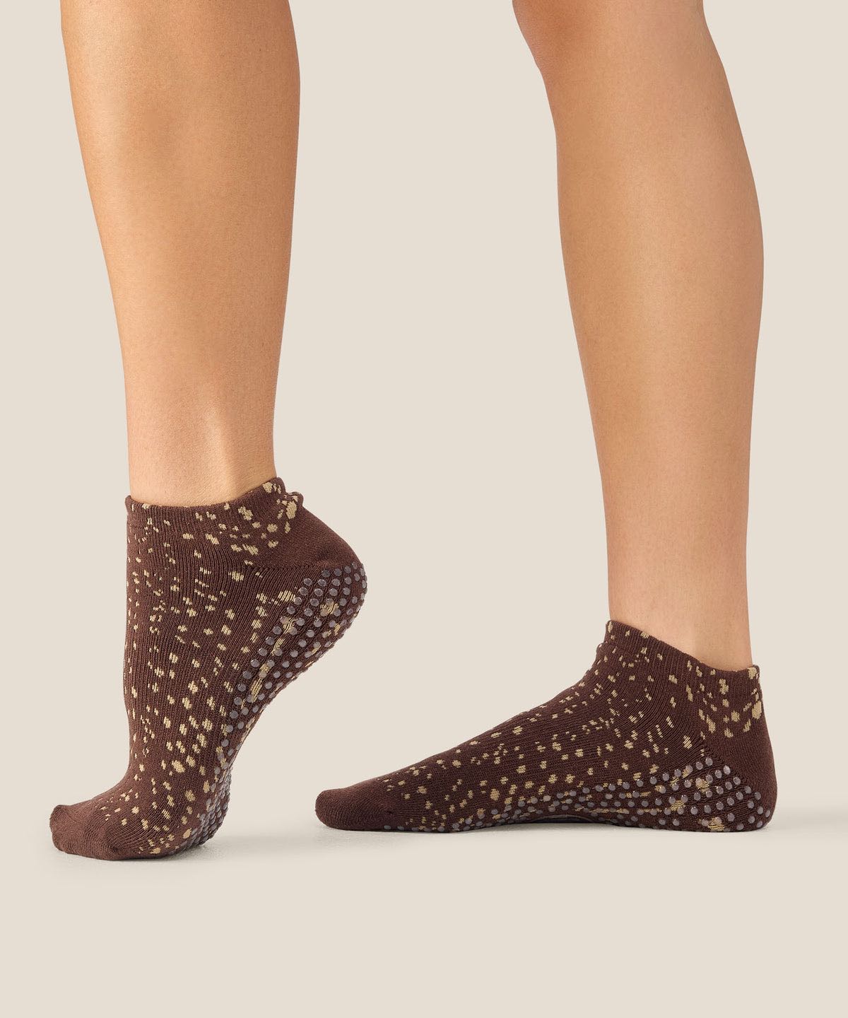 Low Rise Grip Socks - Fawn Espresso  | ถุงเท้าพิลาทิส MoveActive