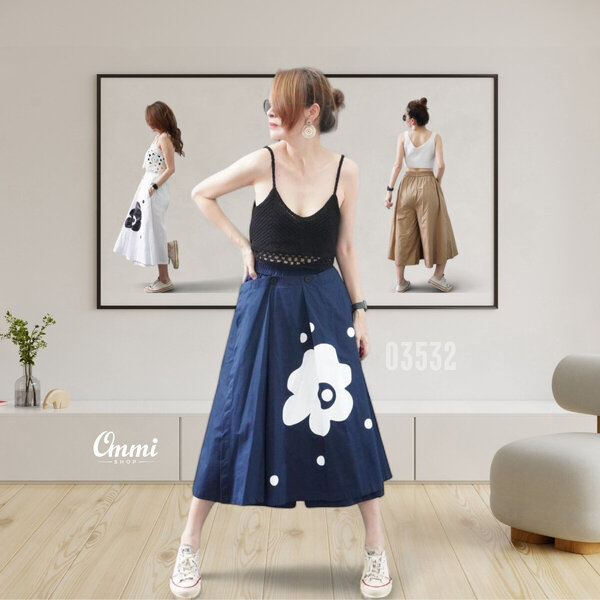 Ommishop 03532 กางเกงแฟชั่น เนื้อผ้าเวสปอร์ย ทรงขาสามส่วน มีดีไซด์ด้านหน้ากระโปรงสกรีนลายดอกไม้ (...