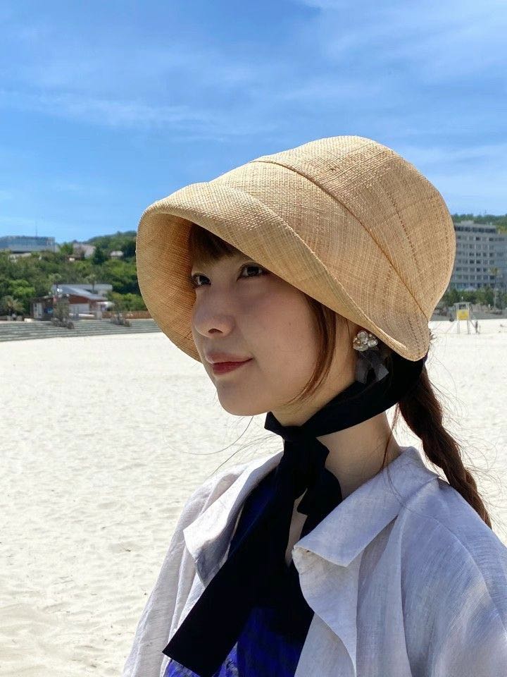 RENÉE HAT