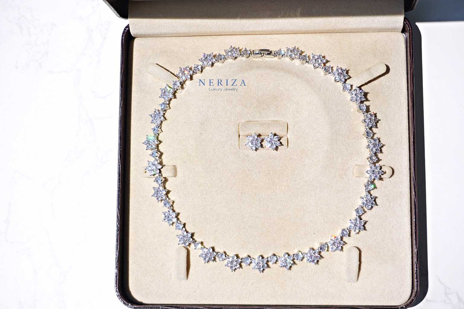 ชุดเครื่องประดับสร้อยคอ พร้อมต่างหู เพชรสังเคราะห์ ประกายเทียบเท่าเพชรแท้ NSW035