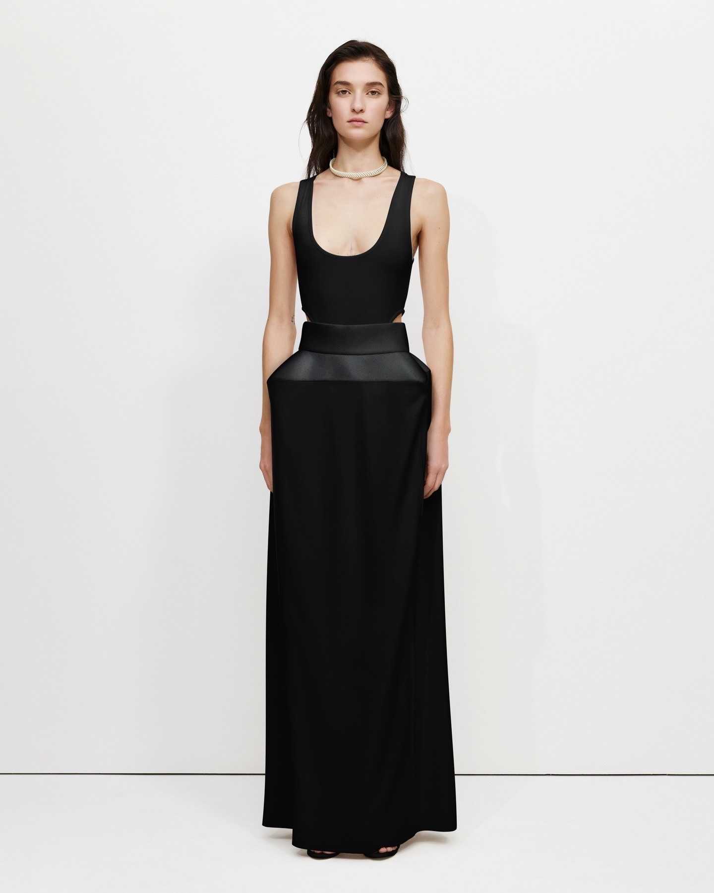 BEVZA STRUCTURED SKIRT- BLACK