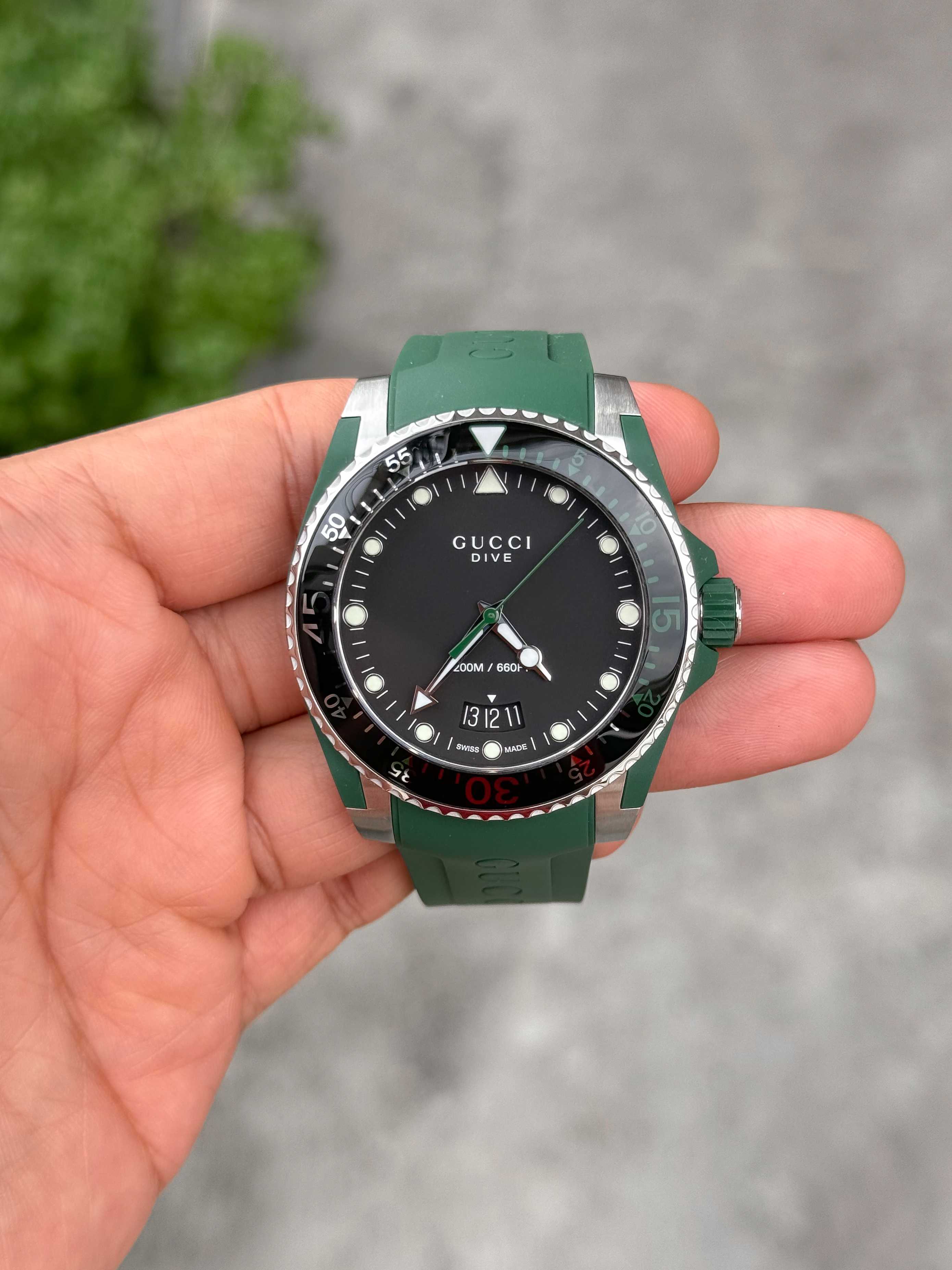 Gucci Dive Green King Size Quartz หน้าเขียว สายยาง