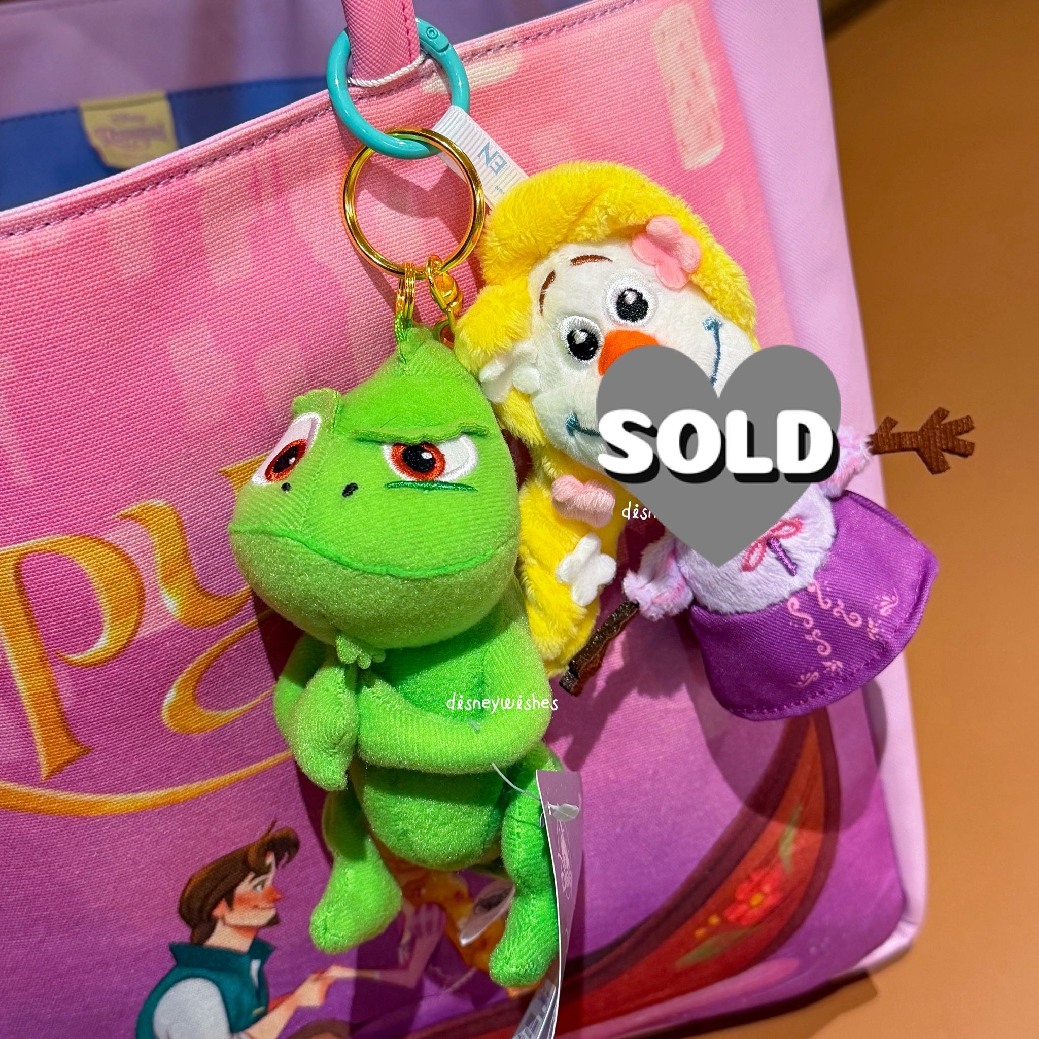 พร้อมส่งที่ไทย : พวงกุญแจ Pascal จากเรื่อง Rapunzel 🇭🇰 HK Disneyland