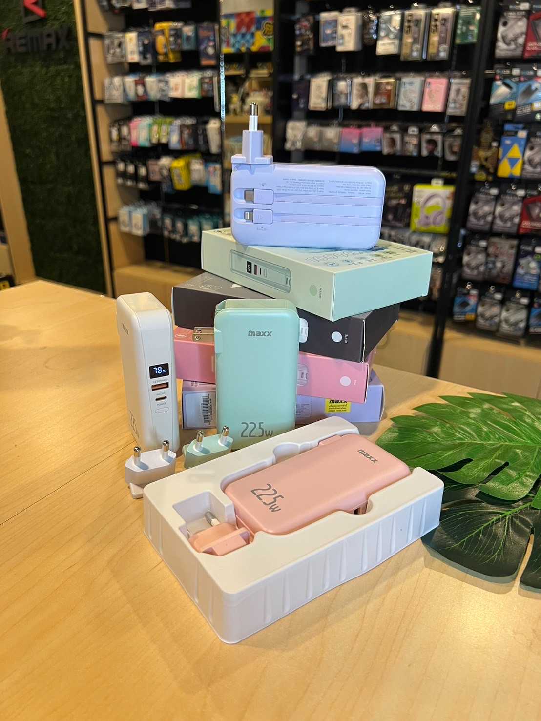 แบตสำรอง 10000mAh ชาร์จเร็ว (Power bank แบบ 5 พอร์ต) มีสายในตัว