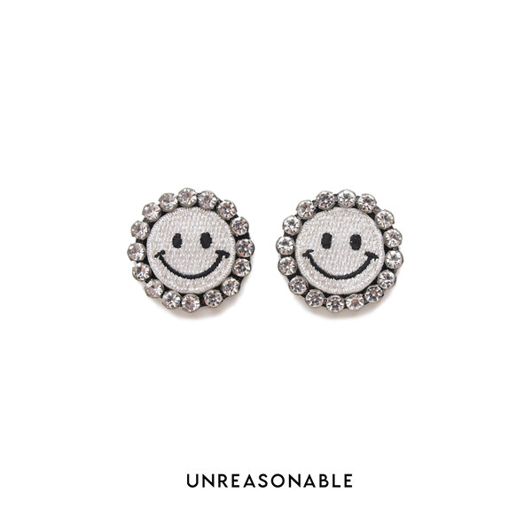 ต่างหู หน้ายิ้ม สีเงิน ต่างหูคลิป ต่างหูก้านเงินแท้ น้ำหนักเบา UA0885-04 Unreasonable Accessories