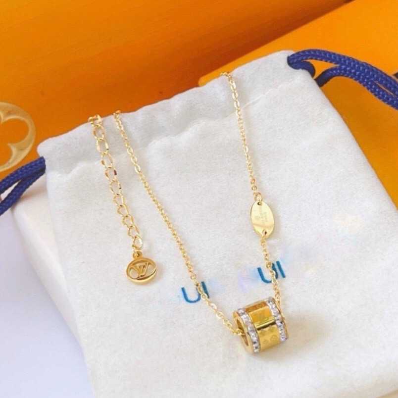 สร้อยคอ LV