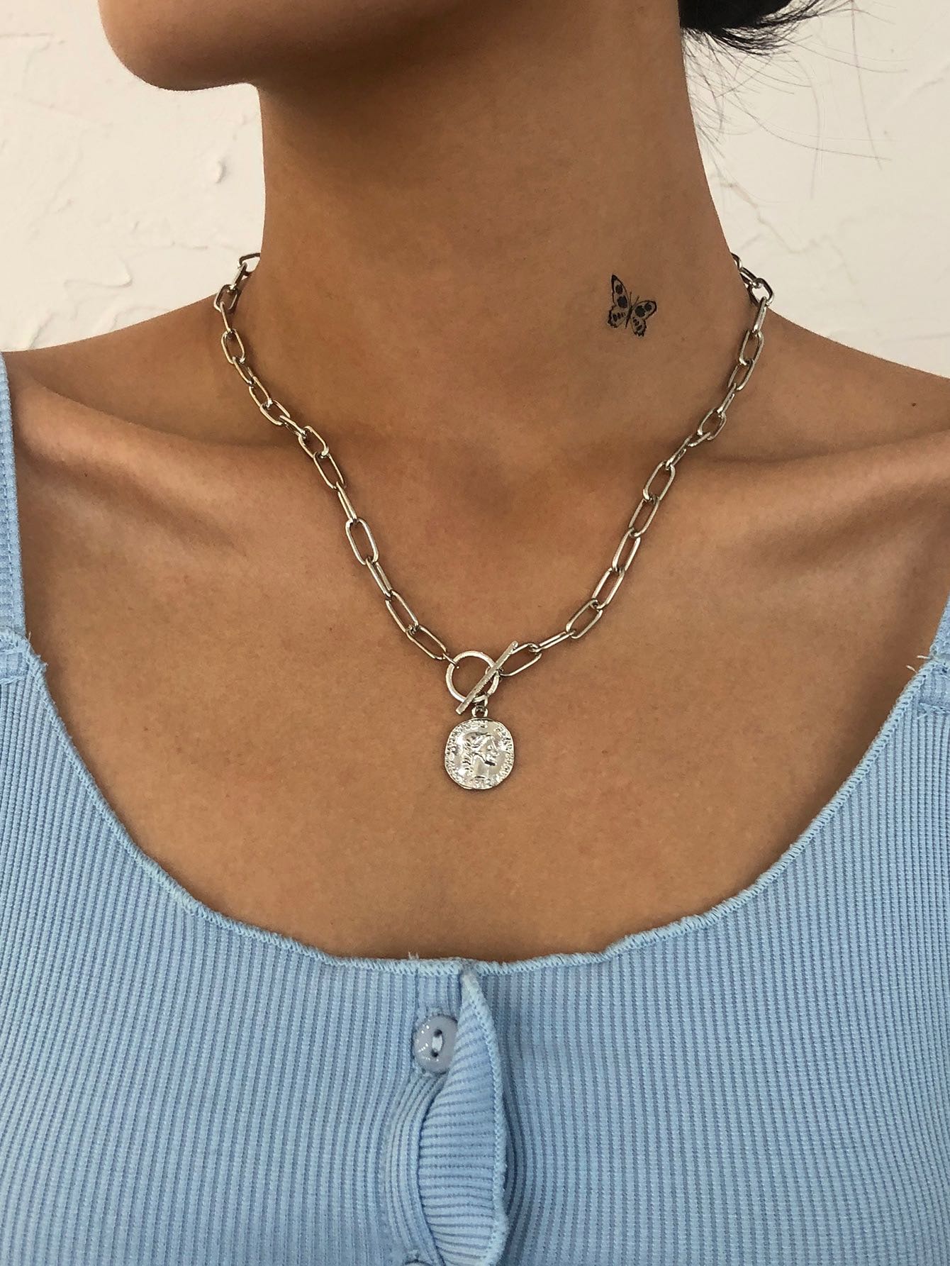 Textured disc charm chain necklace 