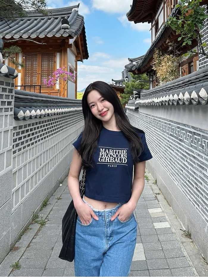 Marithe Girbaud CLASSIC LOGO CROP TEE  เสื้อครอป สีขาว สีดำ สีกรม สีครีม สีเบจ สีชมพู