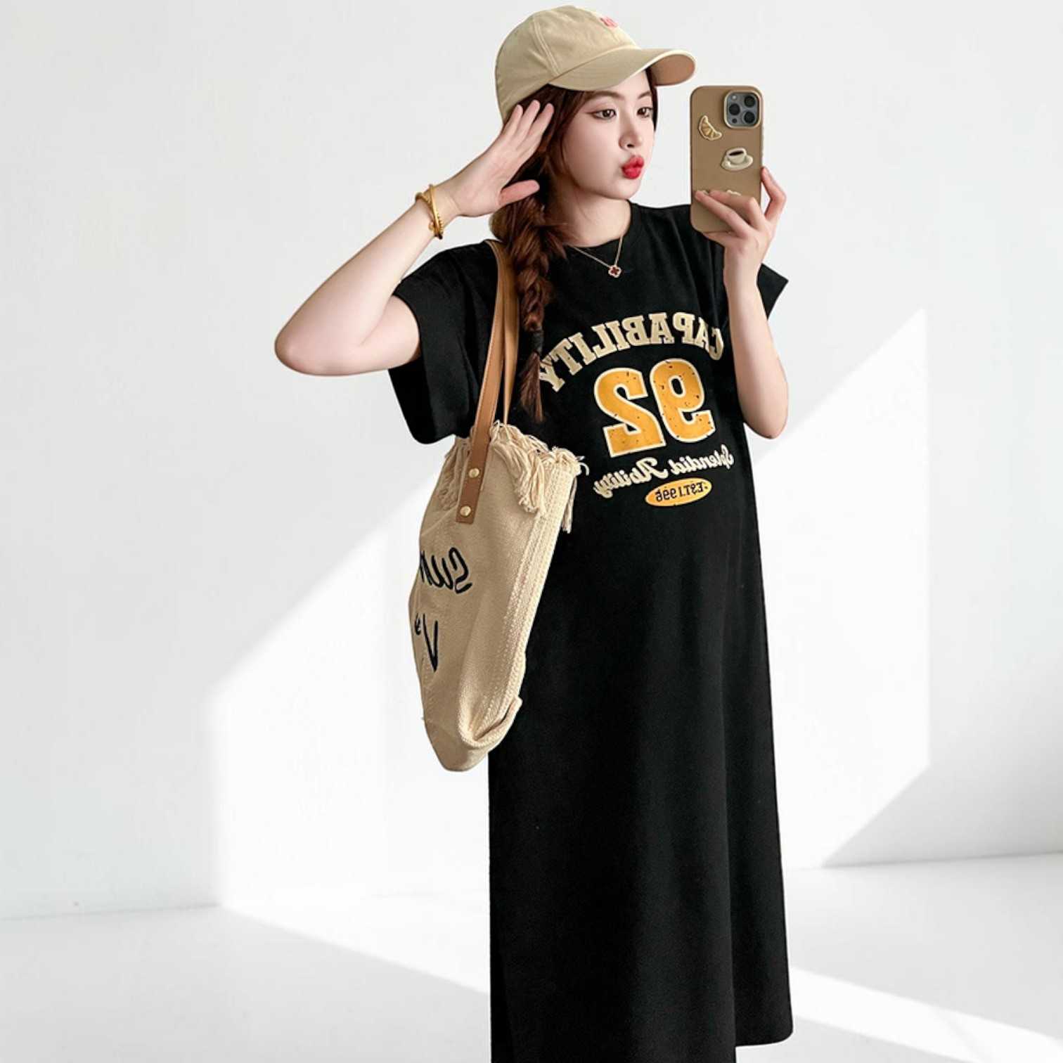 เปิดให้นมได้ - เดรสยาวงานสกรีนเนียนๆเก๋น่ารัก คุมโทนสีเข้มใส่ง่าย ผ้ายืดโปโลนิ่มนุ่มใส่สบาย - สีดำ