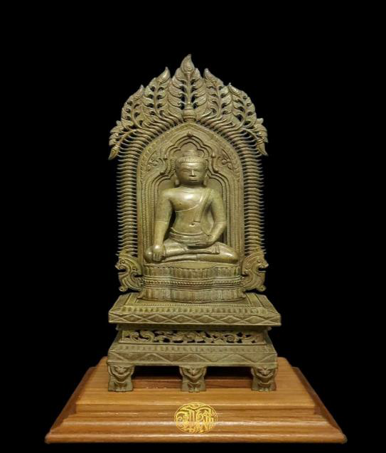ผลงาน : พระสมณโคดม พระพุทธรูป ศิลปะลพบุรี  ขนาด : ความสูง 43 ซม. (ไม่รวมฐานไม้)