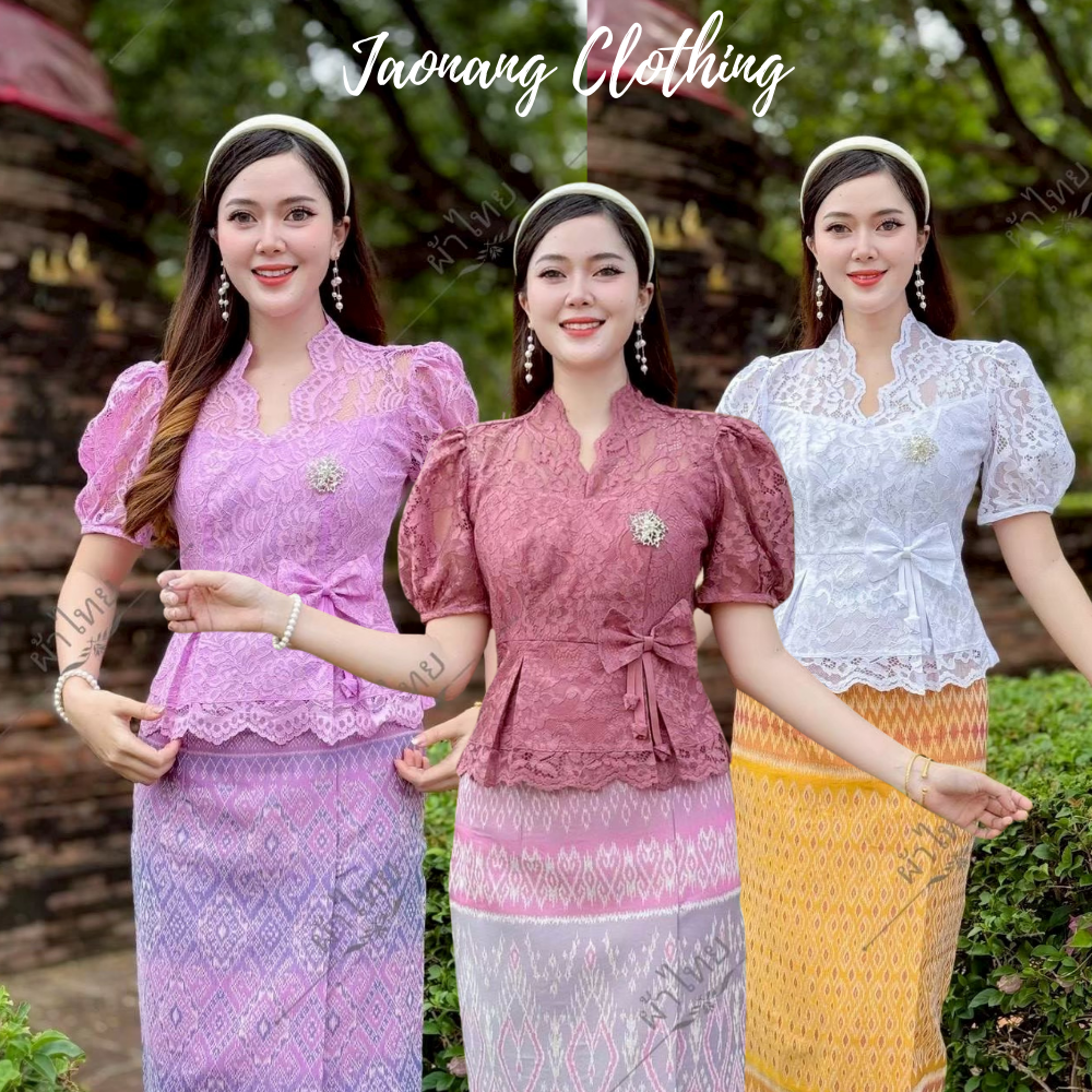 เสื้อลูกไม้ ใส่ไปวัดทำบุญ งานคอวี แขนตุ๊กตา แต่งโบว์เล็กๆตรงเอว 1 ข้าง งานชายระบายแต่งจีบ อัดกาว