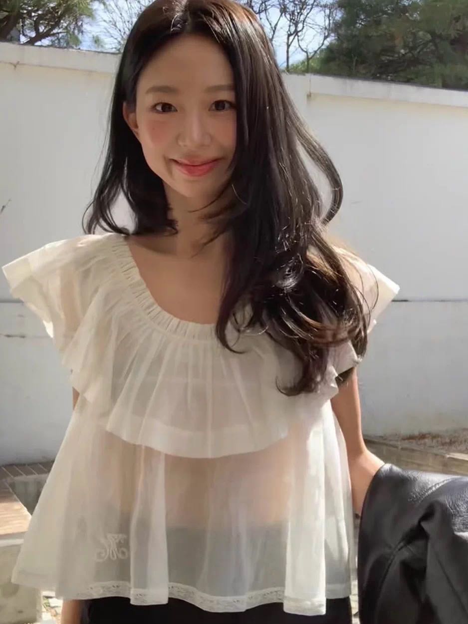 FAVEN Ruffle Flutter Blouse ( Pre-order 15-20 วัน) เสื้อผ้าโปร่งบาง แขนระบาย
