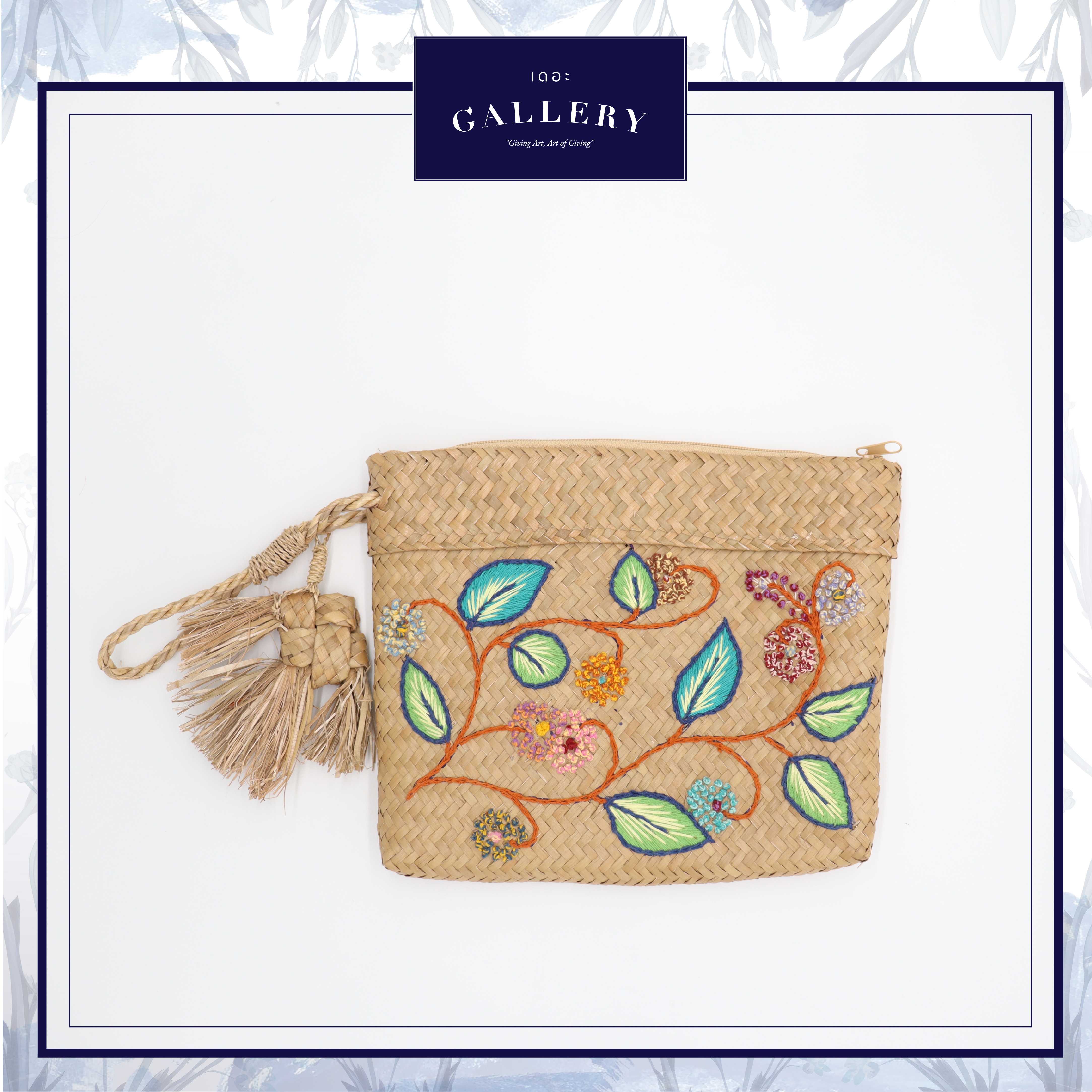 Hand-embroidered clutch กระเป๋าคลัชท์กระจูดปักมือ