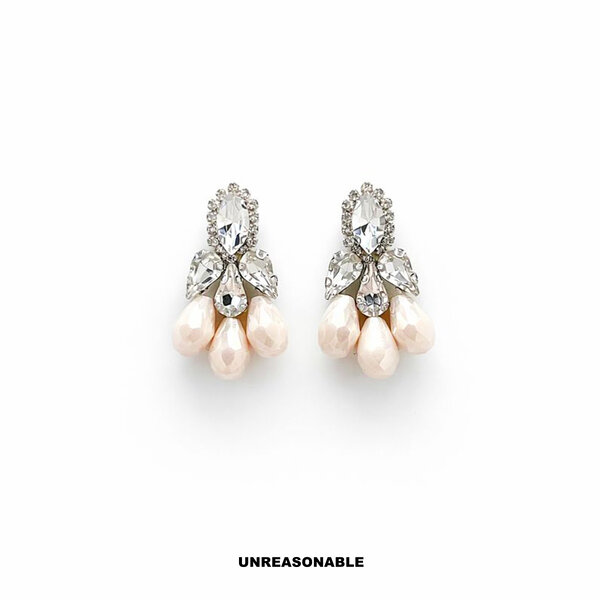 Ivory glam stud Earrings. สีเบจ ต่างหูคลิป ต่างหูก้านเงินแท้ น้ำหนักเบา สวยใส่สบาย UA0467-02 Unre...