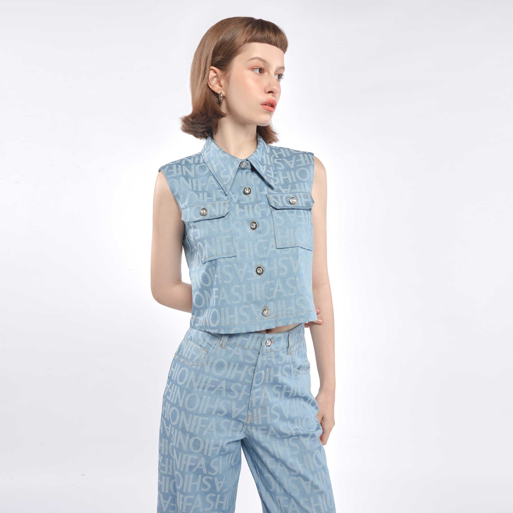 เสื้อยีนส์คอปกลายโลโก้ FF | FF Logo Print Collared Denim Top | 06391