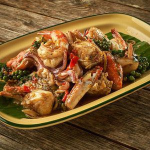 ผัดฉ่าทะเลเดือด • Stir Fried Spicy Seafood with Thai Herbs and Green Pepercorn