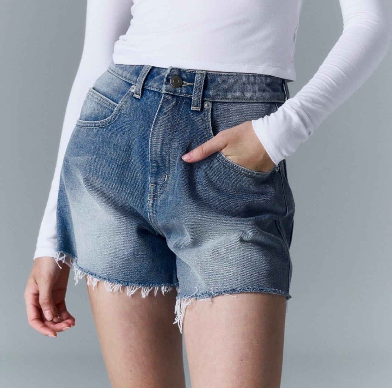 90s High Rise Short in Light Denim Wash