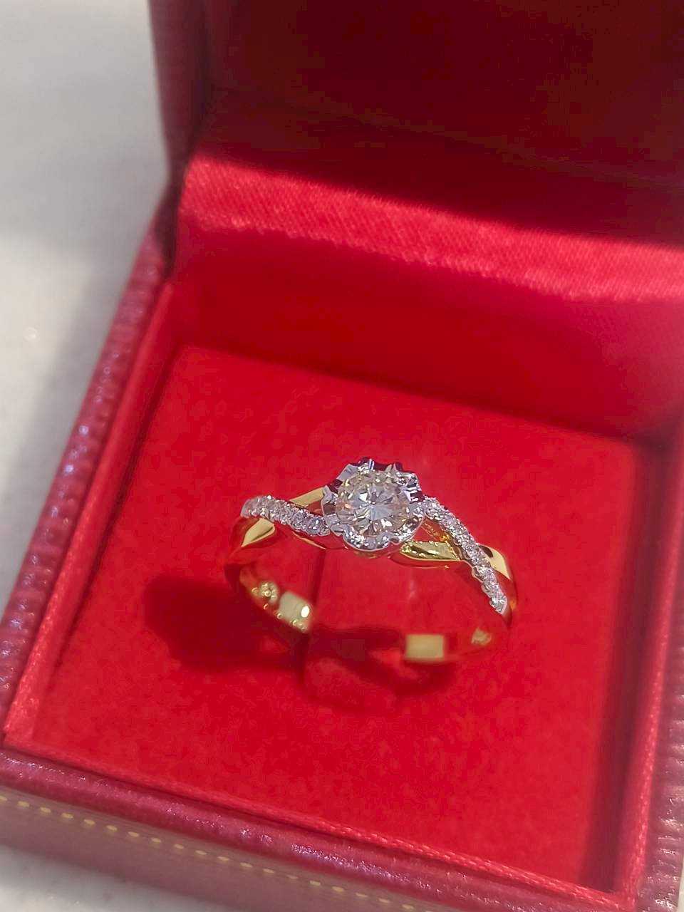 แหวนเพชร 0.30ct/0.10ct