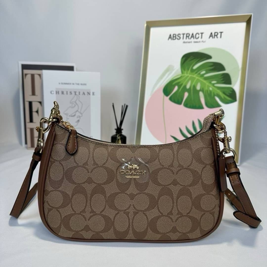 กระเป๋าหนังทั้งใบเคลือบซิกเนเจอร์และหนังเรียบ สีน้ำตาล COACH CA548 