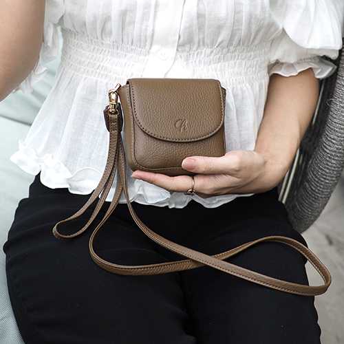 Muffin กระเป๋าเล็กจัดเก็บของ ใช้เป็น accessory เก๋ๆพกติดตัว มาพร้อมสายคล้องมือ และสายคล้องคอ