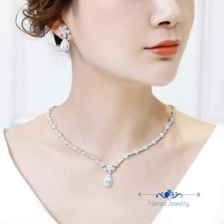 ชุดเครื่องประดับสร้อยคอ ต่างหู เพชรสังเคราะห์ รหัสNSW037