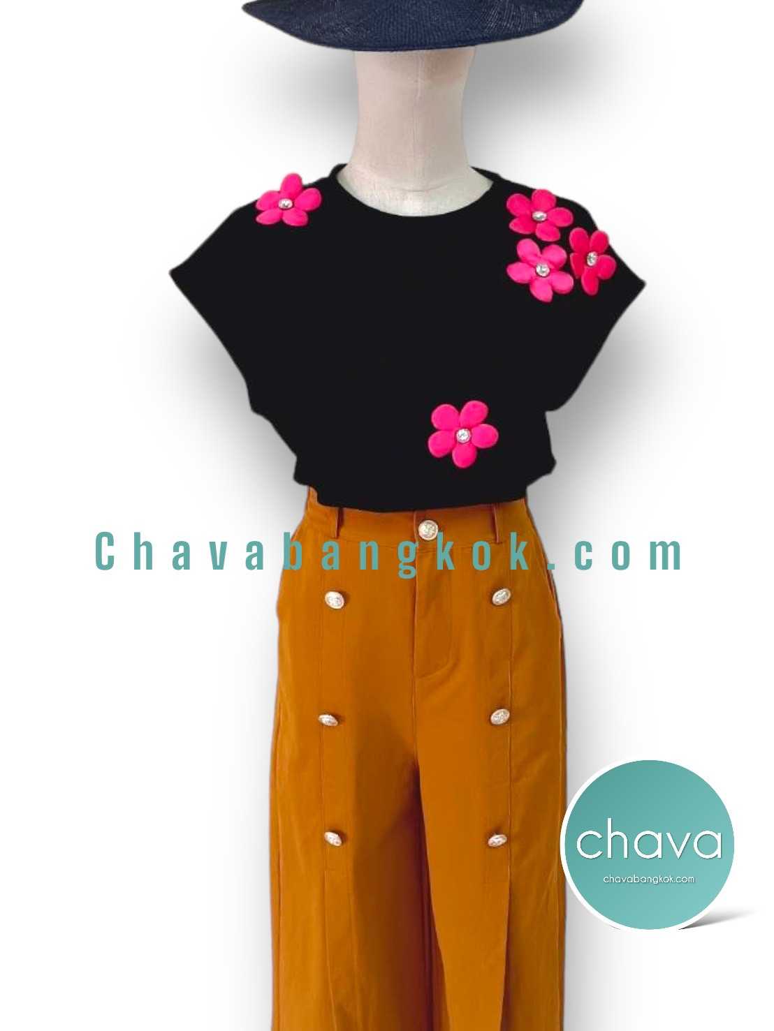 NEW!! เสื้อยืด สีดำ คอกลม ปักดอกไม้สีชมพู และเพชร