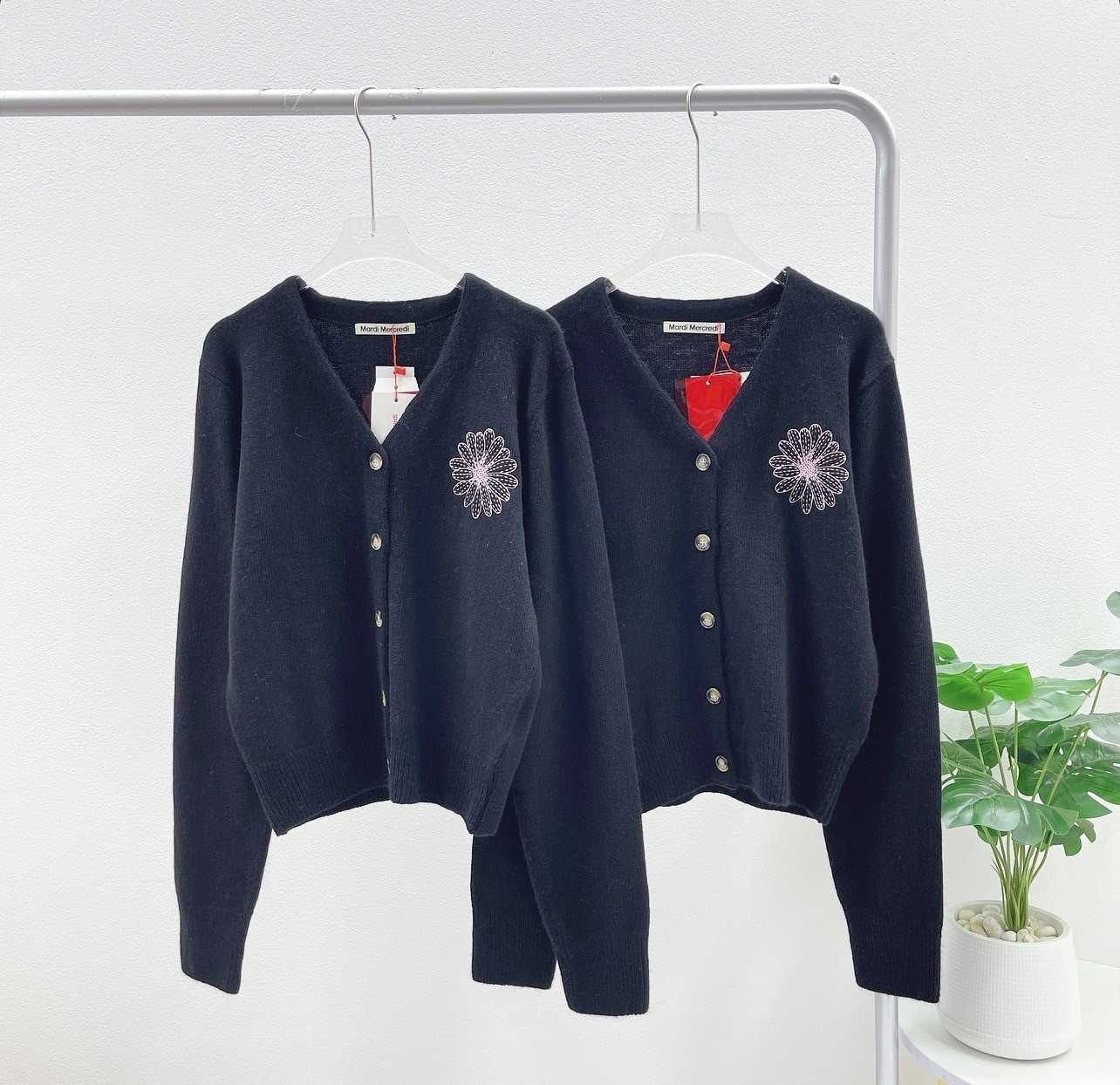 Mardi Raccoon Blended Cardigan (Black/Pink)