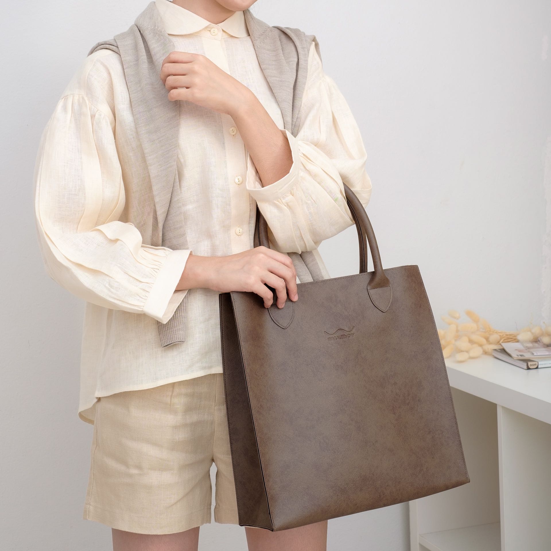 Waralee's Day กระเป๋าถือหนังเทียม รุ่น Jumbo สีน้ำตาล (Taupe)