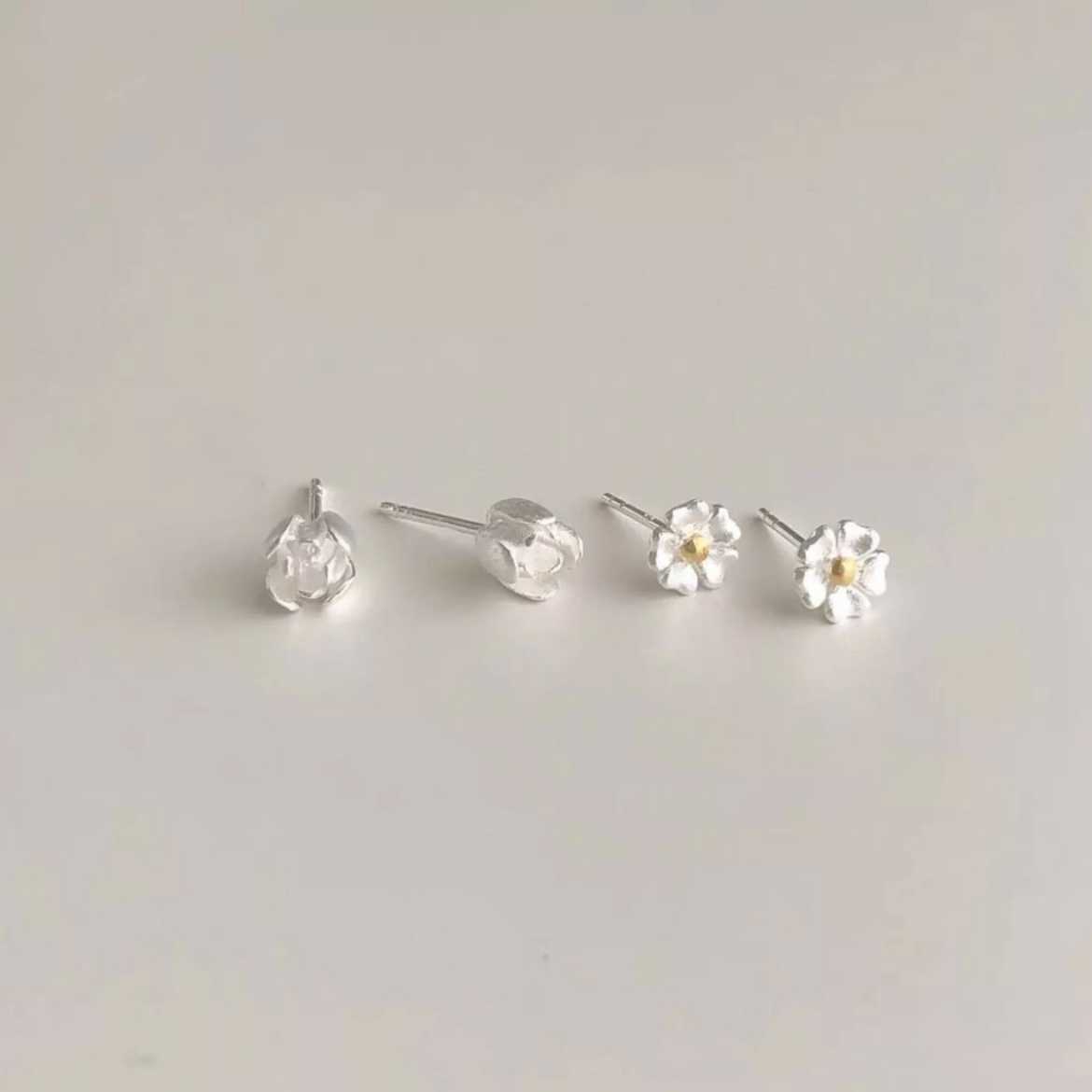 Winterwinter Jewelry Silver925 : ต่างหูเงินแท้ ต่างหูดอกไม้ สไตล์เกาหลี ( Tulip & Daisy )