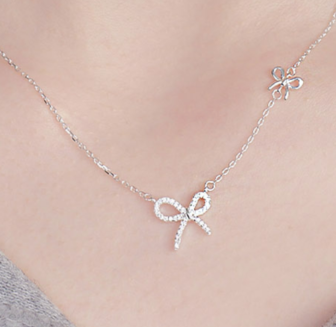 พรีออเดอร์ Engbrox สร้อยคอรูปโบว์ สีเงิน รุ่น   ALICIA DOUBLE RIBBON NECKLACE