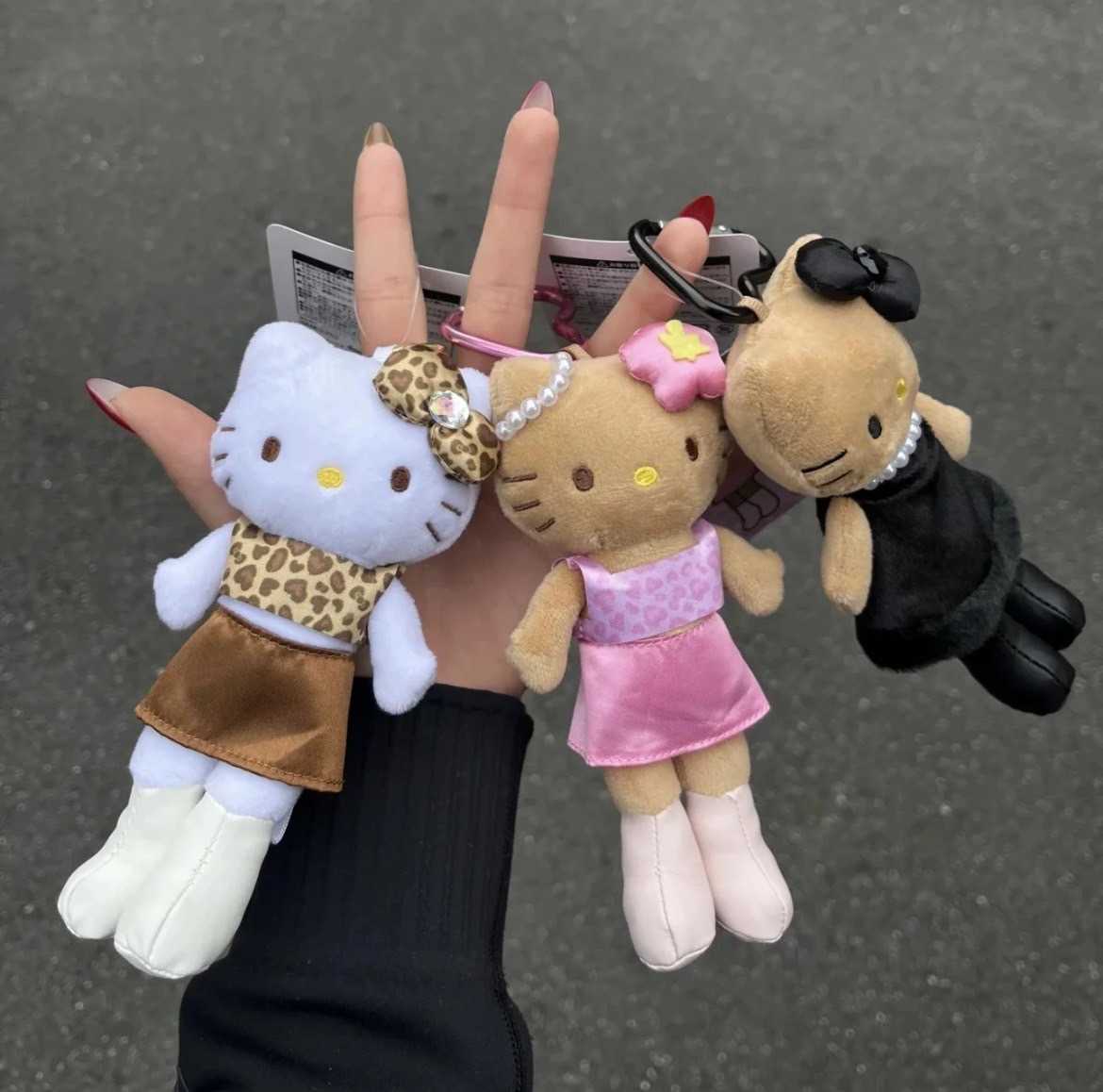 HELLO KITTY LONG LEG KEYCHAIN PLUSH FASHION EDITION 
