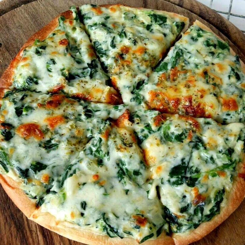 สปินาชโอเวอร์โหลดพิซซ่า - Spinach overload pizza