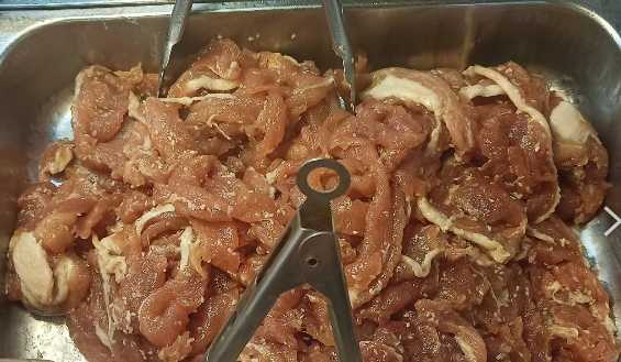 หมูสวรรค์หมักน้ำมันงา (ร้านหมูหมักเจ้ฮั้ว) ขั้นต่ำ 2 ขีด ขีดละ++