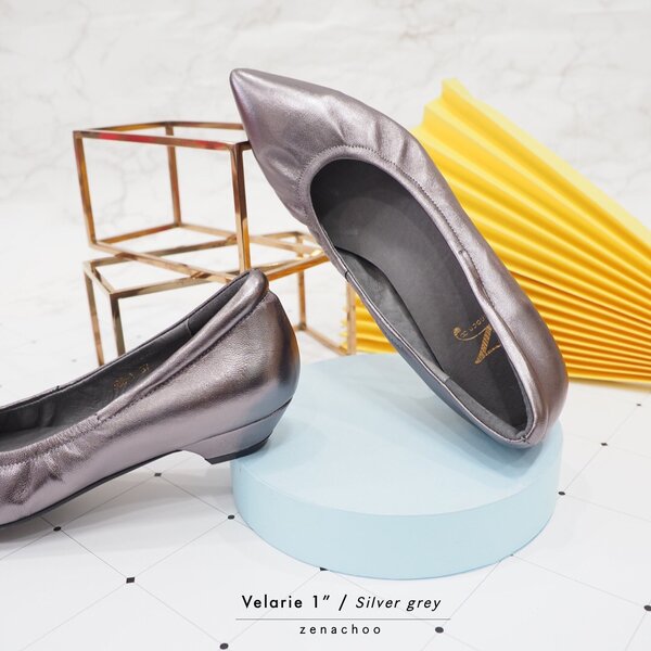 ทรงปกติ:เปลี่ยนไซส์ได้-ไม่รับคืน::Zenachoo รุ่นขายดี Velarie1 สูง 1นิ้ว สี Silver grey รองเท้าหัว...