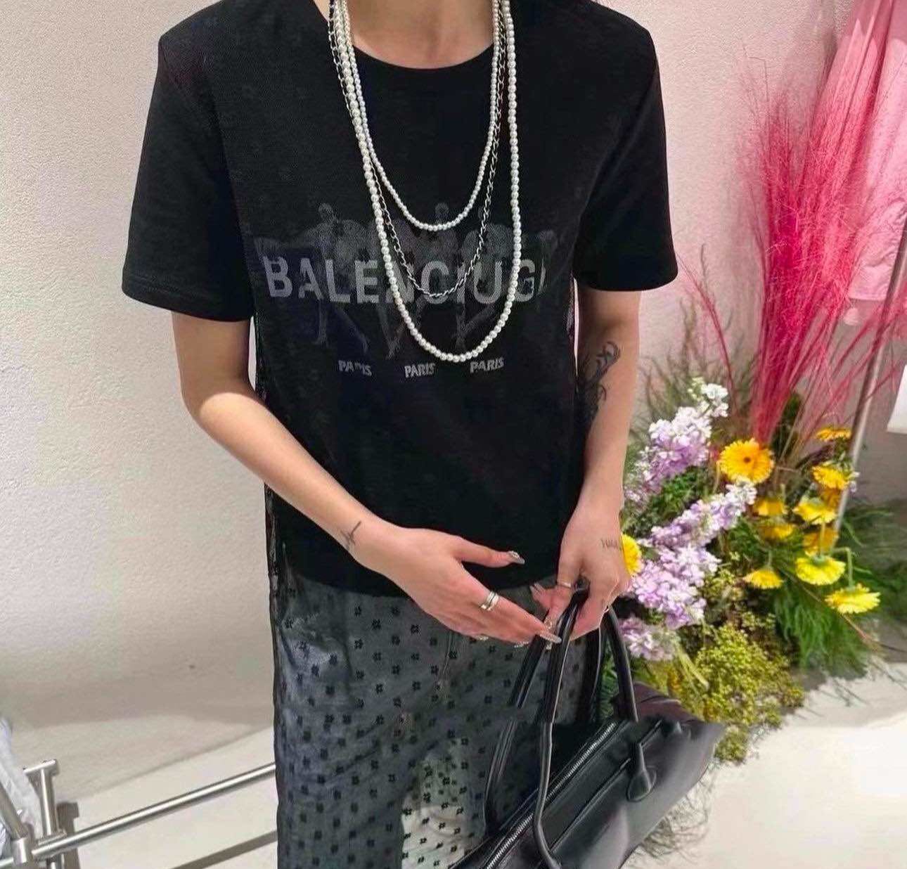T-shirt black // เสื้อยืดแต่งตาข่าย