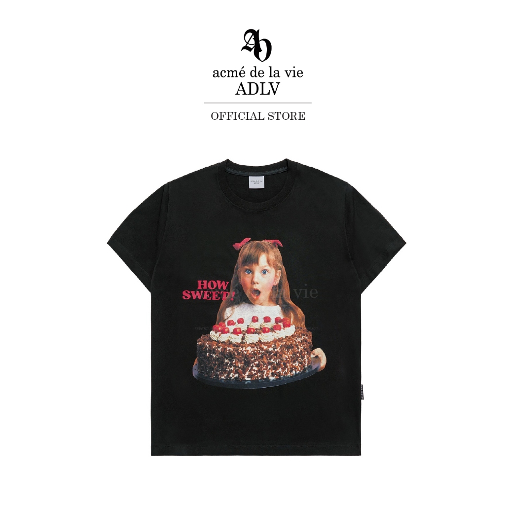 ADLV [acme de la vie] เสื้อยืด Oversize รุ่น Chocolate Cake Girl Lettering Baby Face T-Shirt