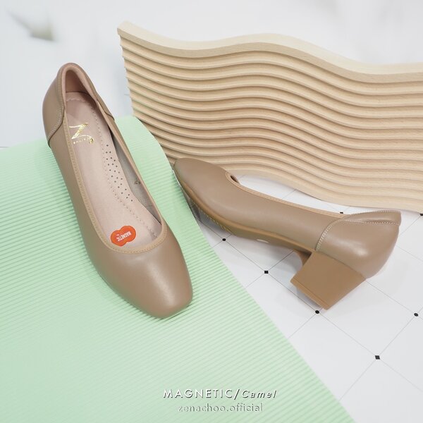 ทรงปกติ:เปลี่ยนไซส์ได้-ไม่รับคืน::Zenachoo Magnetic Shoes สูง 2นิ้ว สีCamel รองเท้าสุขภาพ แม่เหล็...