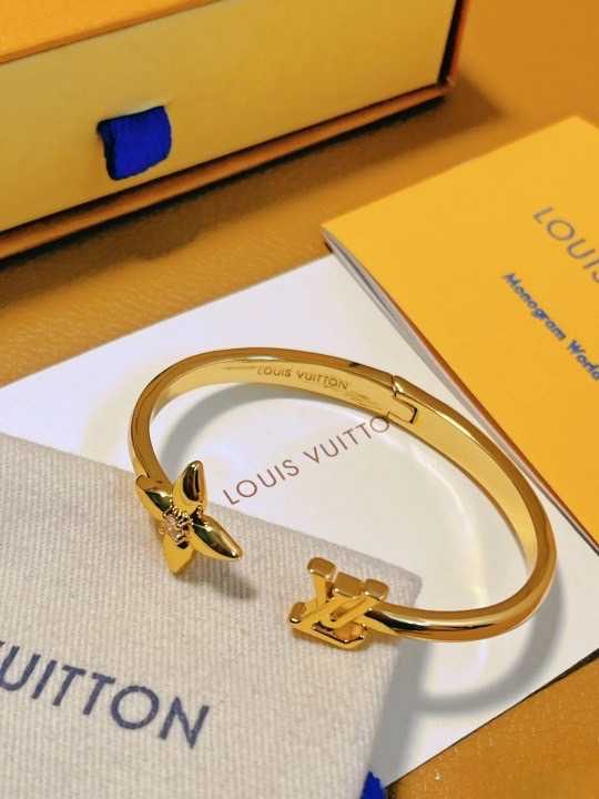 LV LOUISETTE SIGNATURE