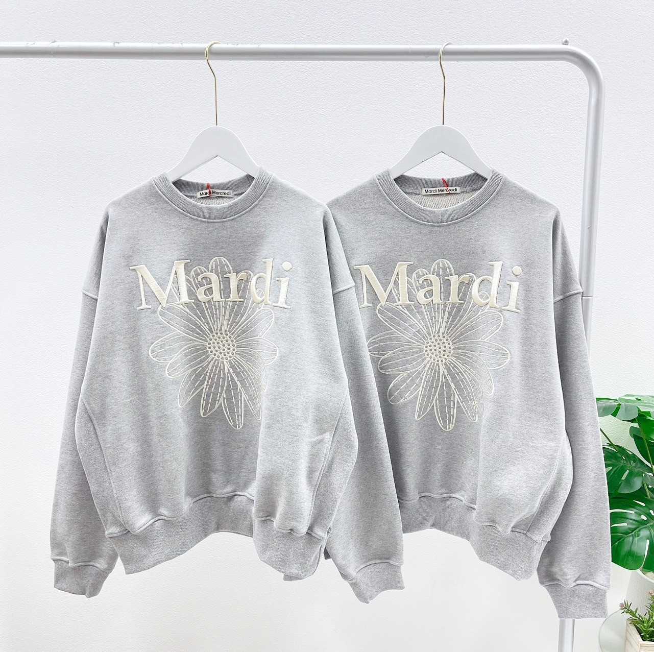 Mardi Flower Needlework Sweatshirt (Grey Cream)